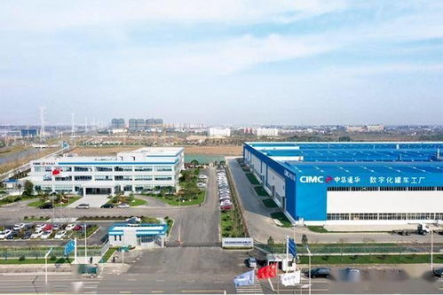 扬州市四套班子领导观摩中集通华数字化罐车工厂