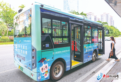 晋江公交‘变身’移动宣传窗口，博士后风采驶入市民生活